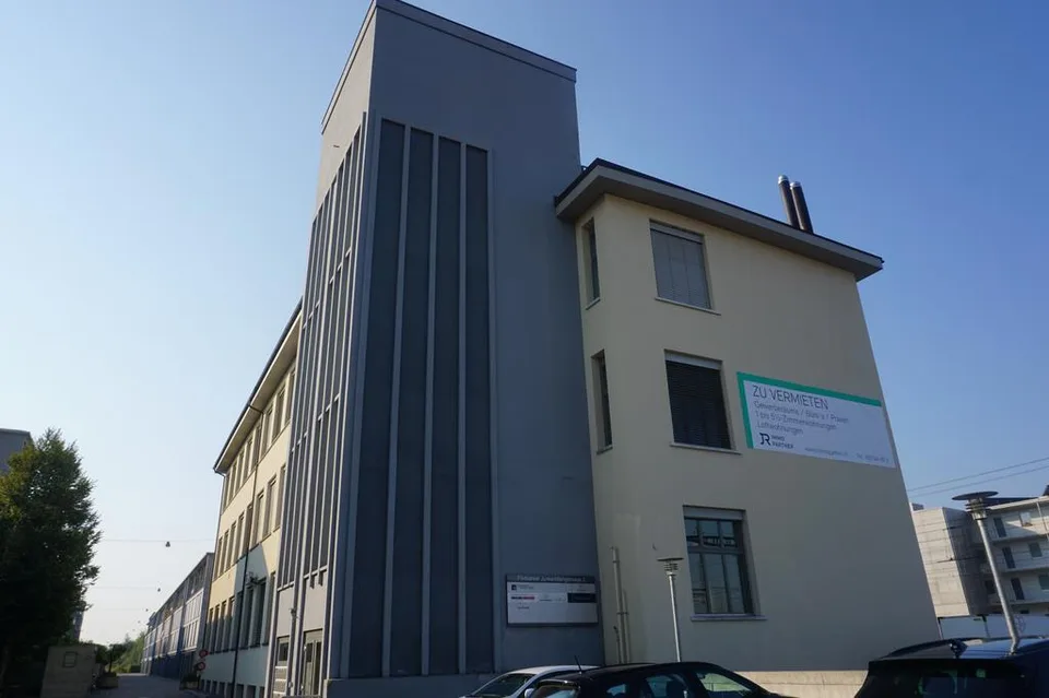 IN DIREKTER BAHNHOFSNÄHE VERMIETEN WIR DIESE BÜRO-/GEWERBEFLÄCHE