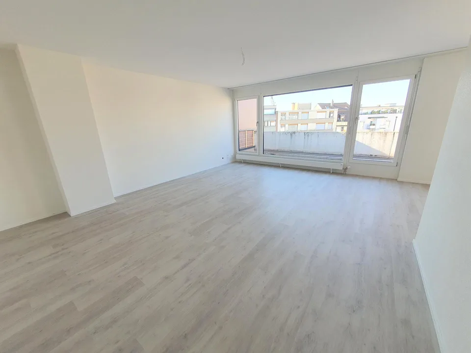 Sanierte 1 1/2-Zimmer-Attikawohnung  im St. Johann-Quartier