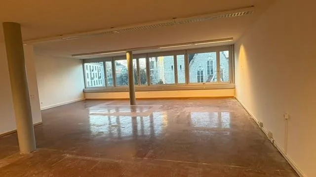 Büro ca. 104 m2 im 3.OG, in 8004 Zürich zu vermieten