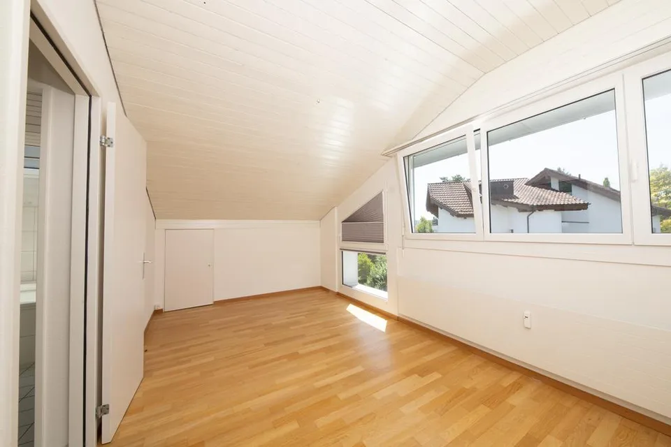 Moderne 2.0-Zimmer-Dachwohnung mit Charme – photo 6 of 9
