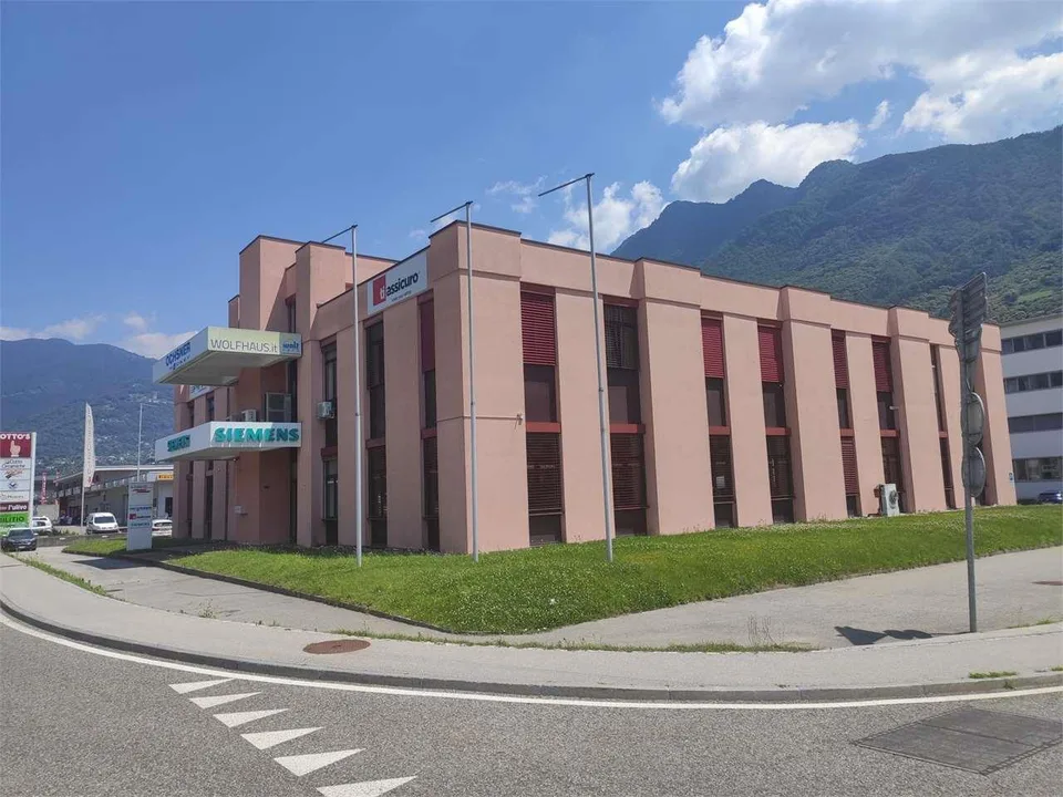 Camorino, affittasi n.20 posteggi