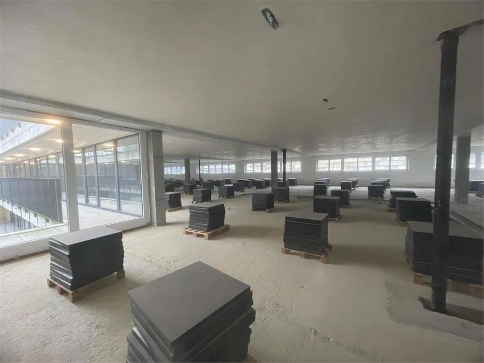 Magazzino/ufficio Open space  di oltre 1'400  mq in affitto a Vezia, N
