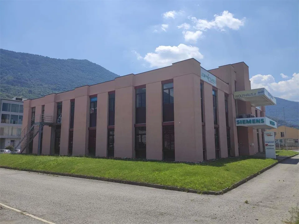 Affitto spazio commerciale 327 mq