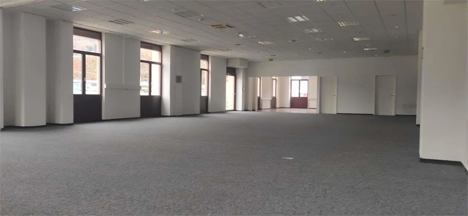 Affitto spazio commerciale 327 mq