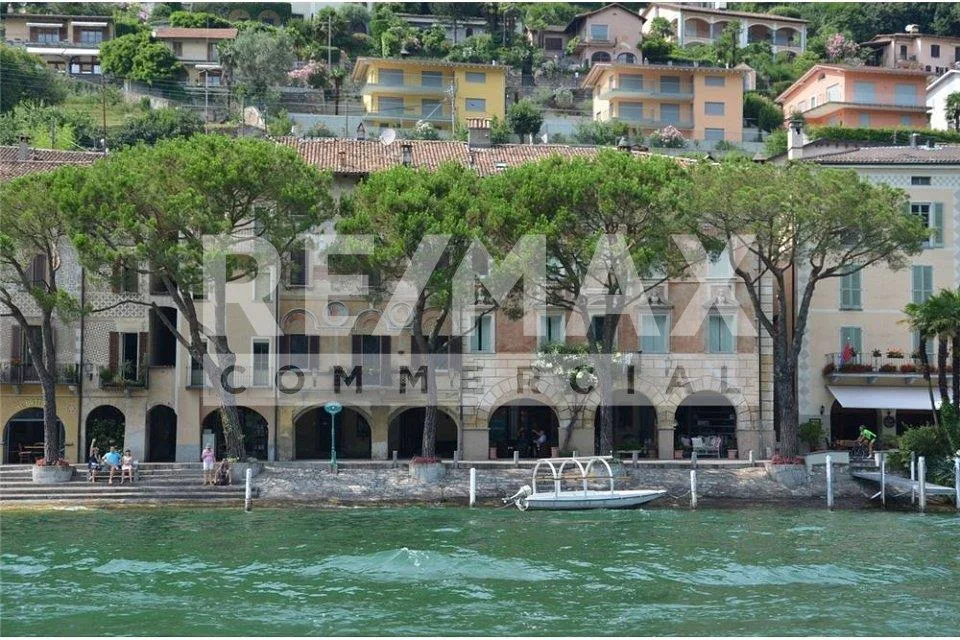 Affascinante locale commerciale sul lungolago di Morcote con portic...