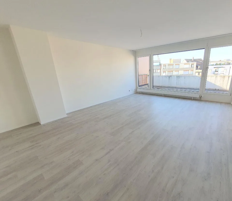 Neu sanierte 3.5  Zimmerwohnung Attika  im St. Johann-Quartier