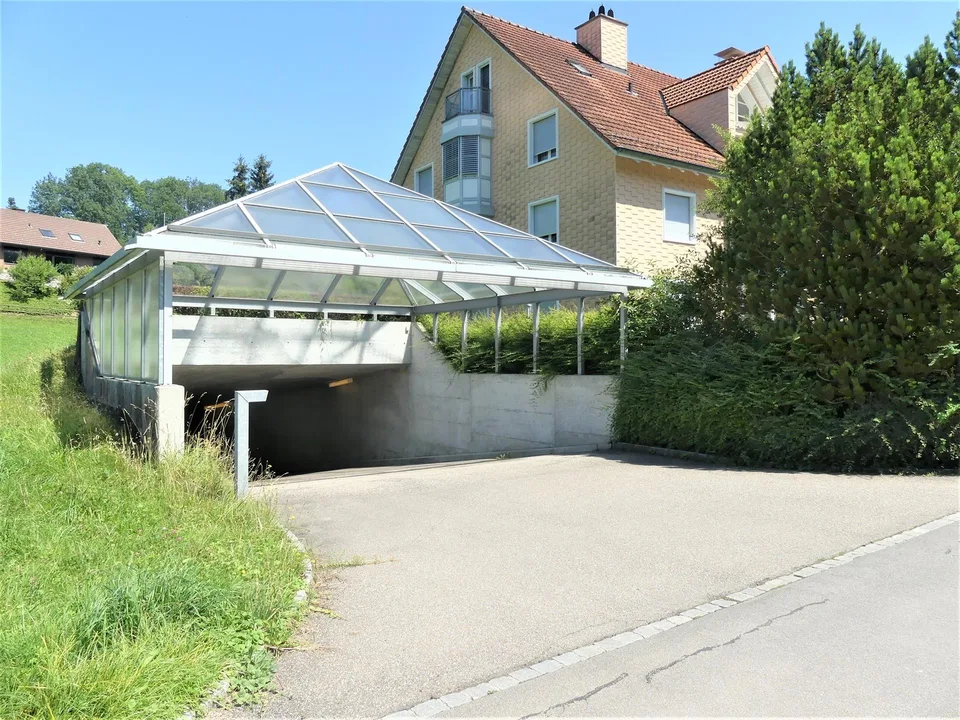 Tiefgarageneinstellplatz im Westen der Stadt
