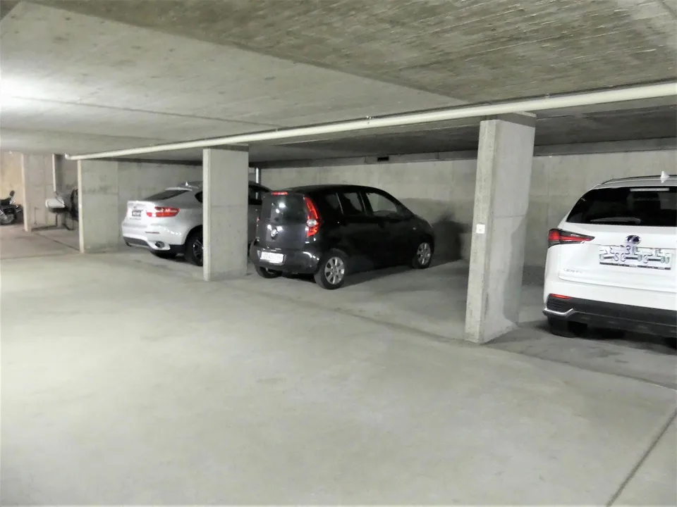 Tiefgarageneinstellplatz im Westen der Stadt