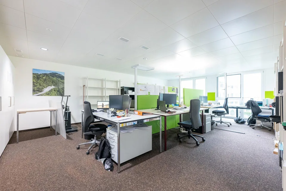 Moderne und helle Büro- oder Praxisräume im Herzen von Brunnen