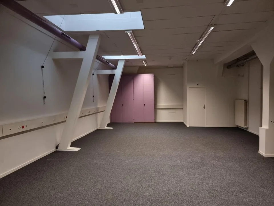 Salle d'env. 78 m2 à louer à Neuchâtel