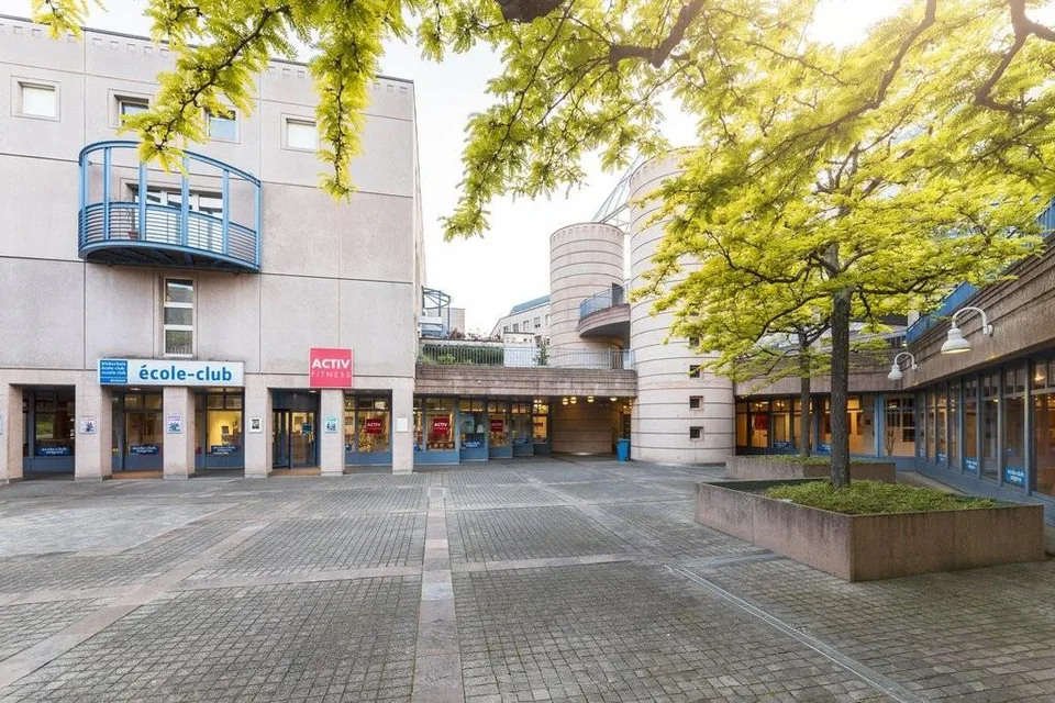 SUPERBE LOCAL COMMERCIAL A DEUX PAS DE LA GARE !