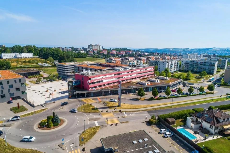 Cormanon Centre, Surface lumineuse de 58 m2 au rez-de-chaussée