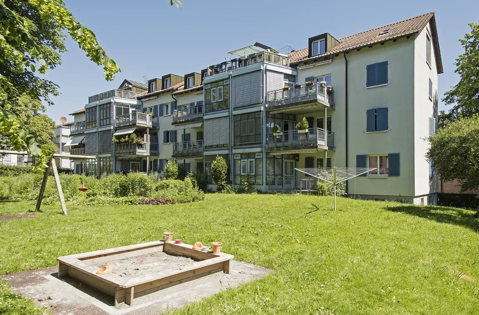schöne 4.5-Zimmer-Dachwohnung mit Terrasse