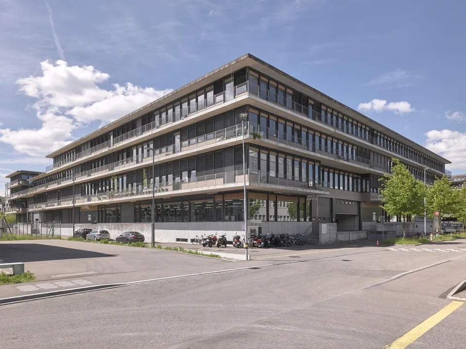 Nähe Autobahn und Bahnhof Oerlikon: 75 m2 Büroraum im Gewerbehaus N...