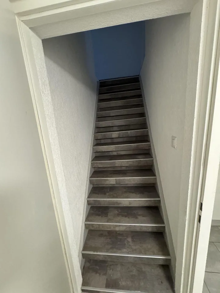 Geräumige Dachwohnung an zentraler Lage – photo 8 sur 8