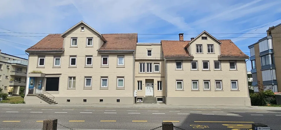 Geräumige Dachwohnung an zentraler Lage