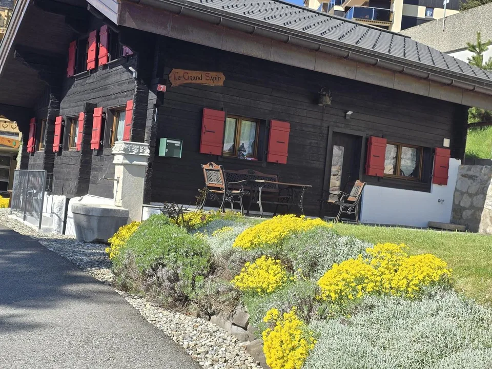Chalet avec cachet à louer à l'année en residence secondaire