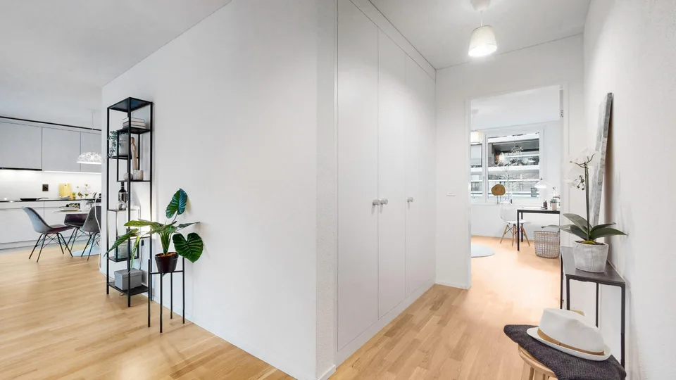 Grosszügige und helle 4.5 Zimmerwohnung im 4. OG