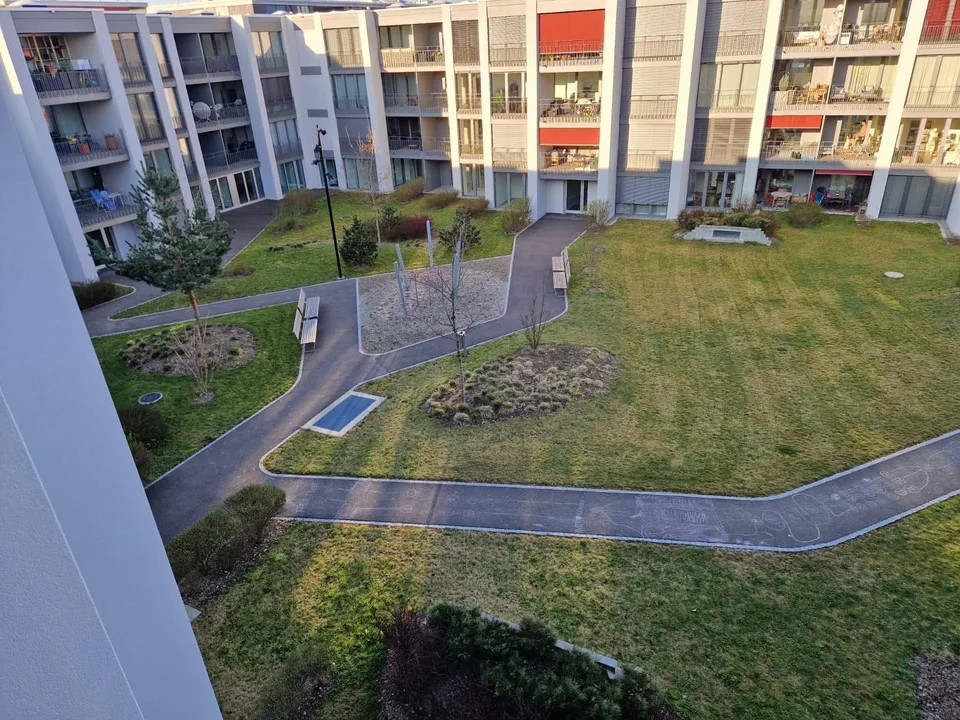 Grosszügige und helle 4.5 Zimmerwohnung im 4. OG