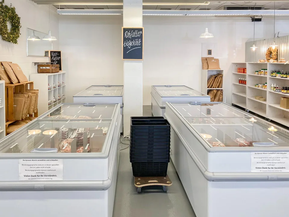Modernes Ladenlokal mit hoher Kundenfrequenz!