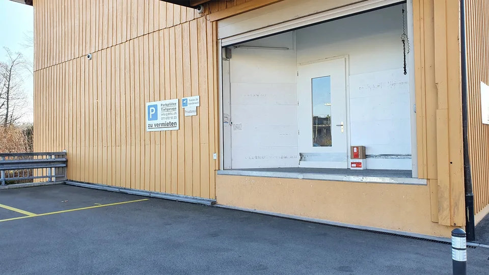 Grosses Lager im EG, gut zugänglich, zentral, trocken, videoüberwacht