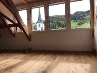 Charmante 3.5 - Dachwohnung in Brunnadern - 1. Monatsmiete geschenkt!