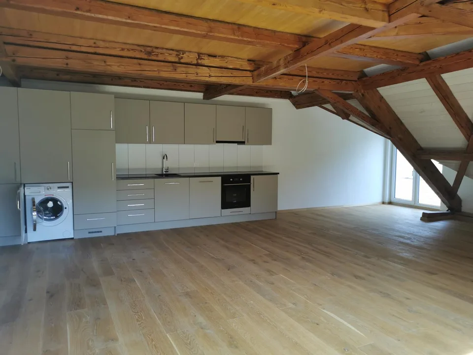 Charmante 3.5 - Dachwohnung in Brunnadern - 1. Monatsmiete geschenkt!