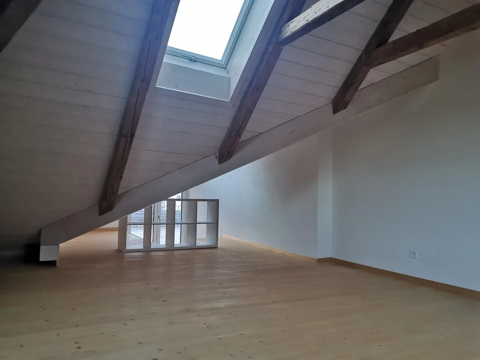 Charmante 3.5 - Dachwohnung in Brunnadern - 1. Monatsmiete geschenkt!
