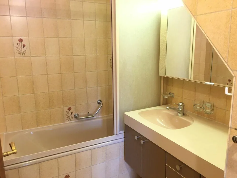 Gemütliche 3.5-Zimmer-Dachgeschosswohnung nahe Stadtzentrum – photo 6 sur 10