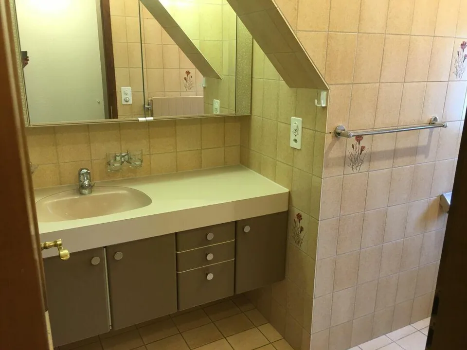 Gemütliche 3.5-Zimmer-Dachgeschosswohnung nahe Stadtzentrum – photo 7 sur 10