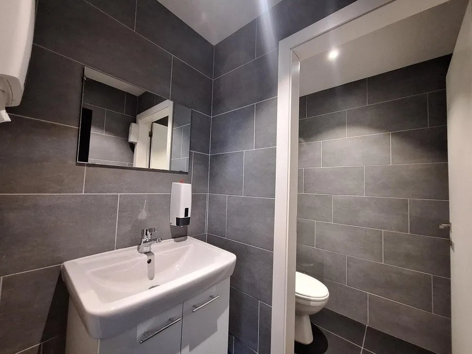 Bureaux flexibles de 505 m2 avec possibilité de dépôt – Foto 7 von 8