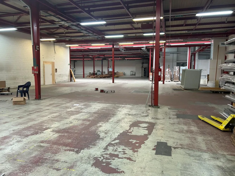 Gewerbehalle mit Anlieferungsrampe