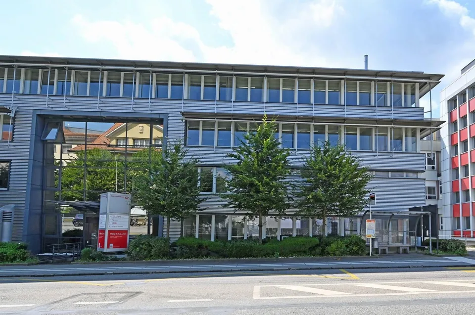 Gewerbehalle mit Anlieferungsrampe