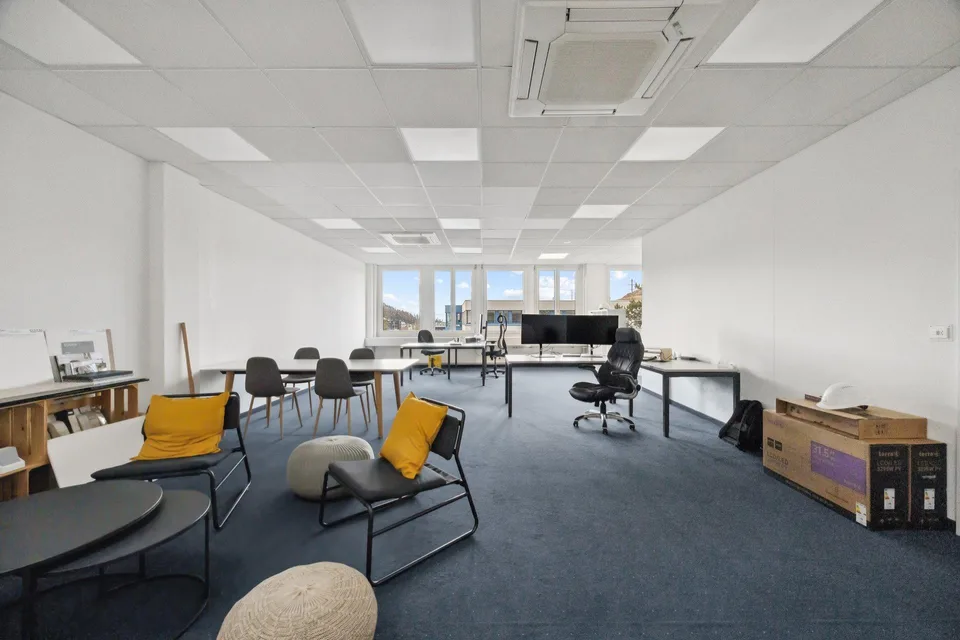 Ausgebaute Bürofläche mit Zugang zum Warenlift – Foto 6 von 9
