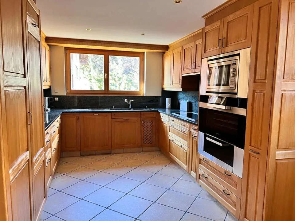 Appartement de 5,5 pces avec magnifique balcon-terrasse de 80 m2