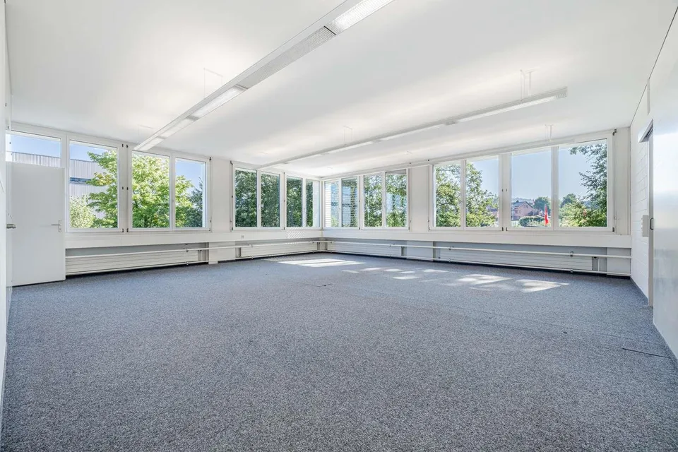 Raum für Ideen: 300 m² Bürofläche im Herzen von Winkeln, St. Gallen