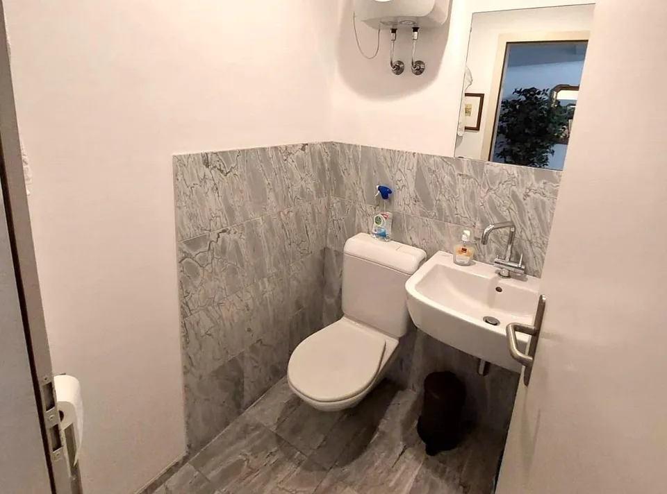 UFFICIO DI 6 LOCALI AMPIO E LUMINOSO – foto 8 di 8