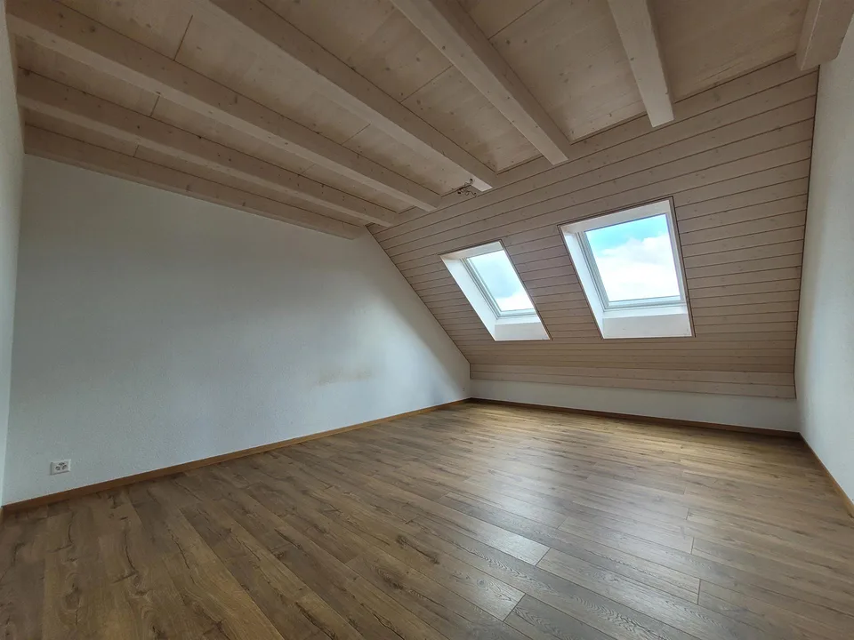 Grosszügige, helle Wohnung im Eigentumsstandard mit Galerie