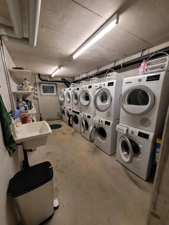 Grosszügige, helle Wohnung im Eigentumsstandard mit Galerie