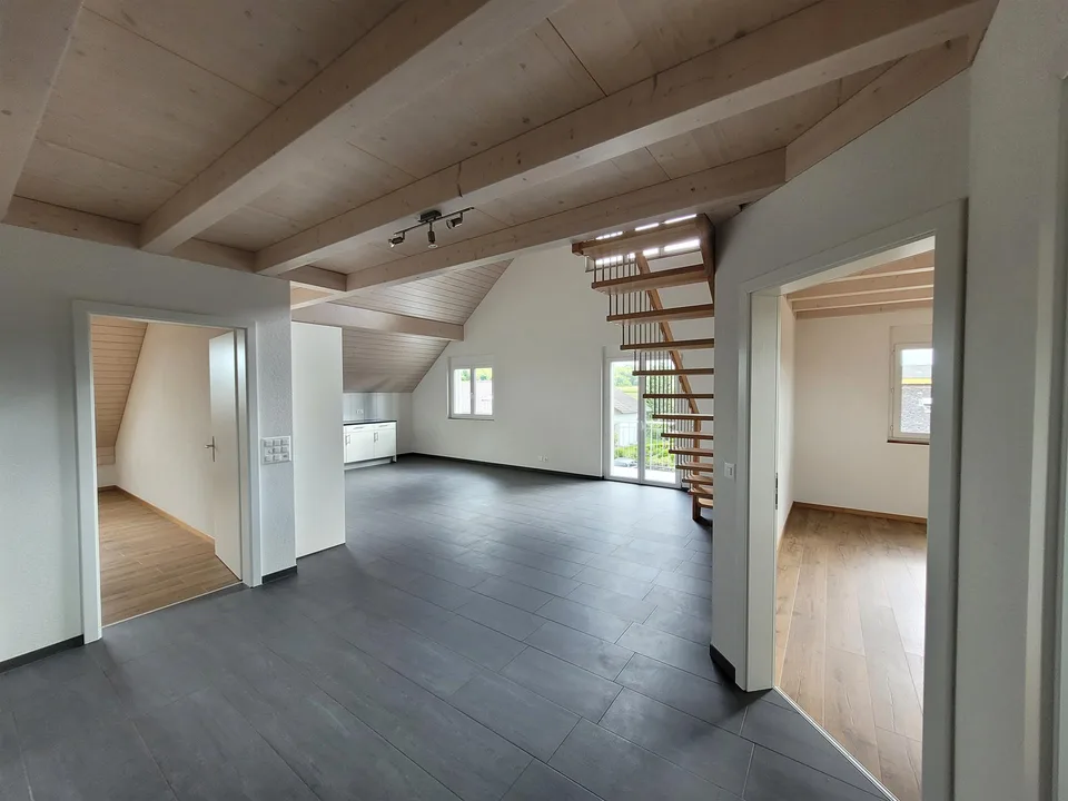 Grosszügige, helle Wohnung im Eigentumsstandard mit Galerie