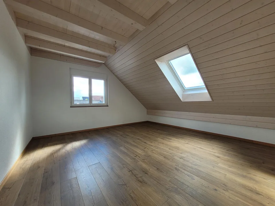 Grosszügige, helle Wohnung im Eigentumsstandard mit Galerie