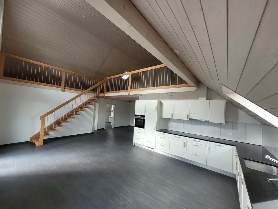 Grosszügige, helle Wohnung im Eigentumsstandard mit Galerie