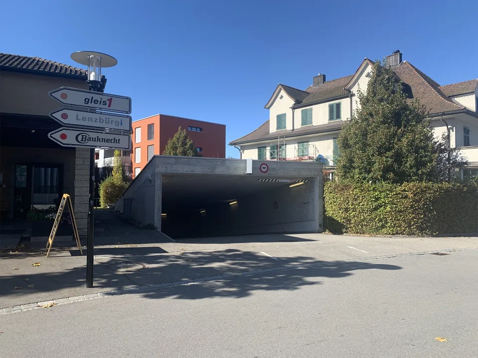 Tiefgaragenplätze direkt beim Bahnhof Lenzburg