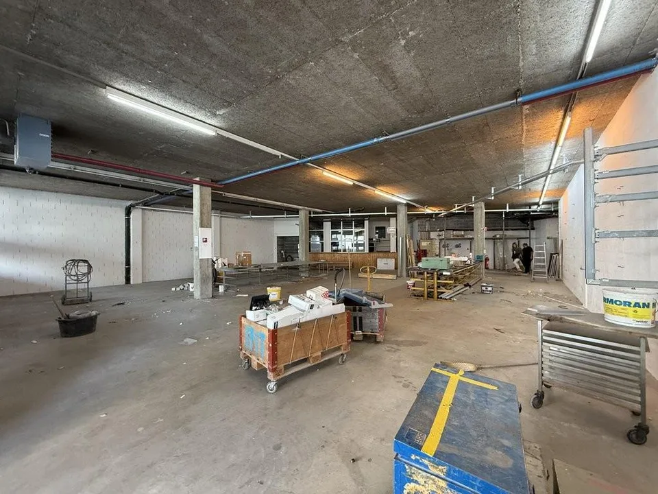 Dépôt spacieux de 620m2 idéalement situé à Clarens !