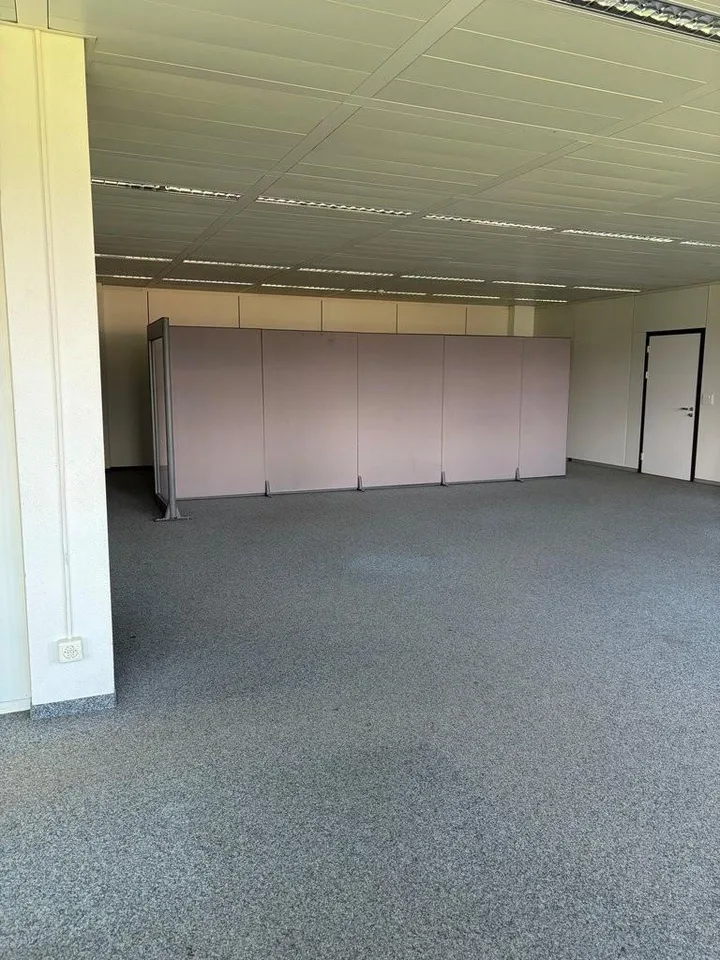 "Attraktiver Büroraum in Rotkreuz"