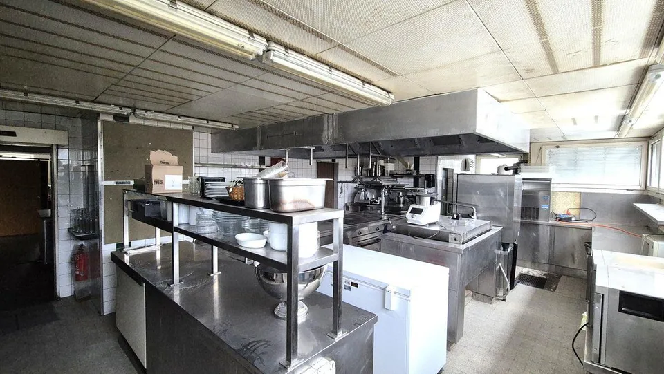Repräsentative Gastronomieimmobilie mit Eventsaal und Terrasse in R... – photo 7 sur 13