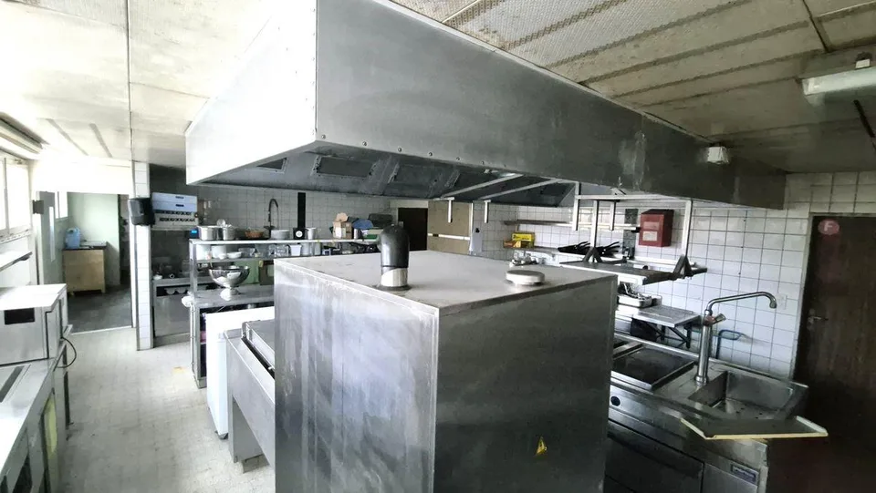 Repräsentative Gastronomieimmobilie mit Eventsaal und Terrasse in R... – photo 8 sur 13