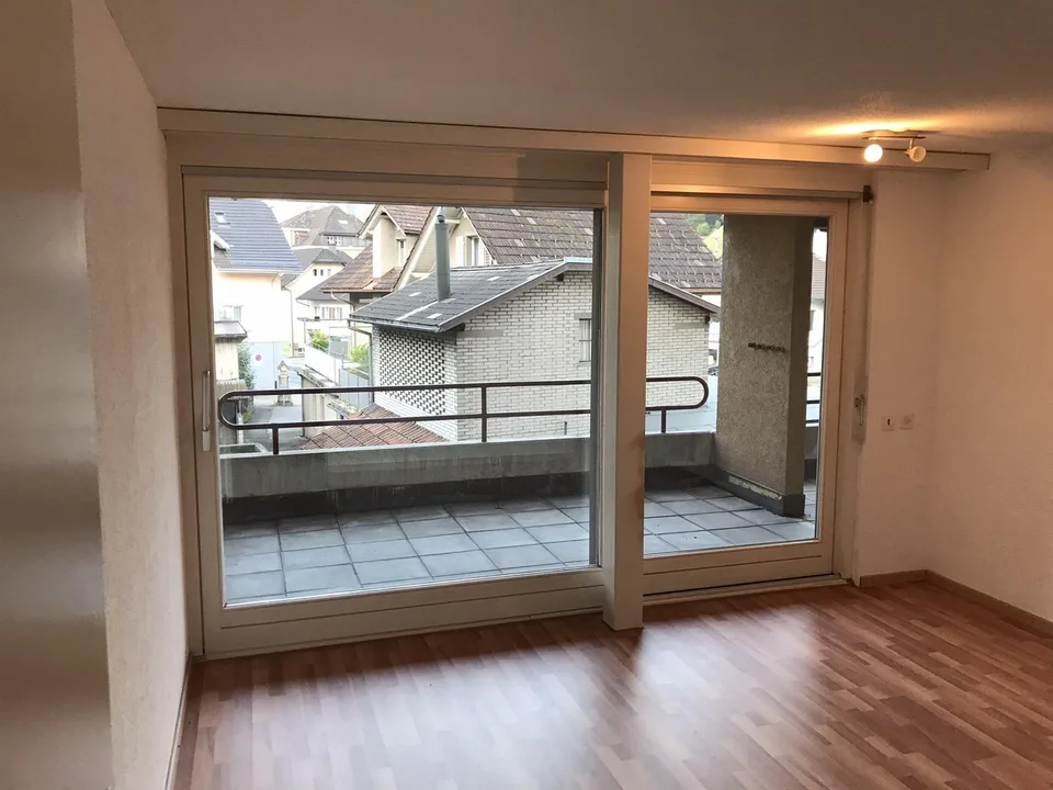 Grosse 6.5 Zimmerwohnung in super Zustand mit 2 Balkonen