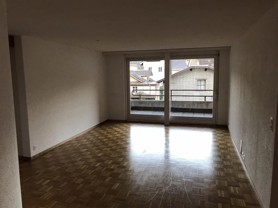 Grosse 6.5 Zimmerwohnung in super Zustand mit 2 Balkonen