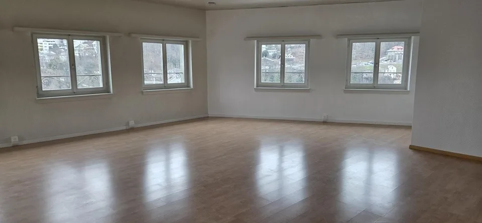 Surface administrative de 100 m² – Quartier du Bourg, Fribourg